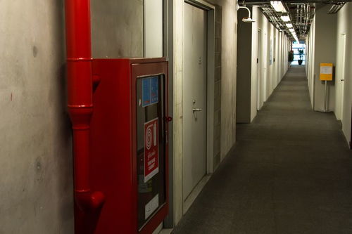 配電室消防器材與設備配置指南 預防電氣火災的關鍵措施